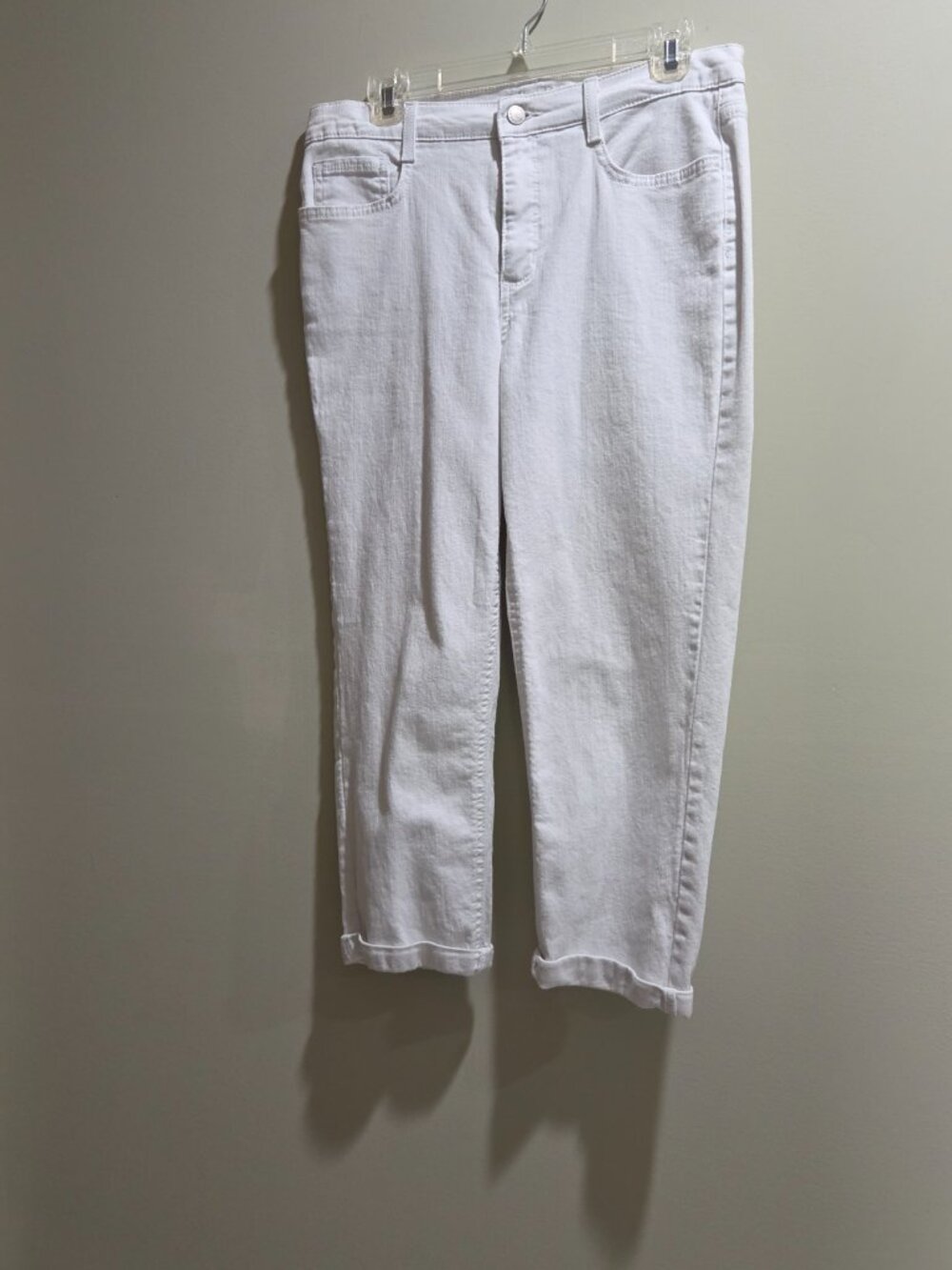 Jones New York City Cuffed Capri White size 10